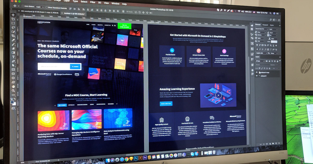 Ecrã de computador a mostrar o desenvolvimento de um website com design profissional